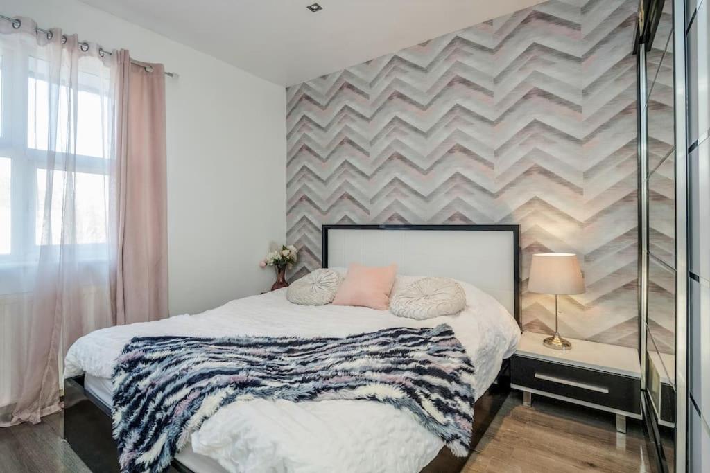 Hébergement de vacances Spacious 5 Bed, 2 Bathrooms House With A Private Garden *