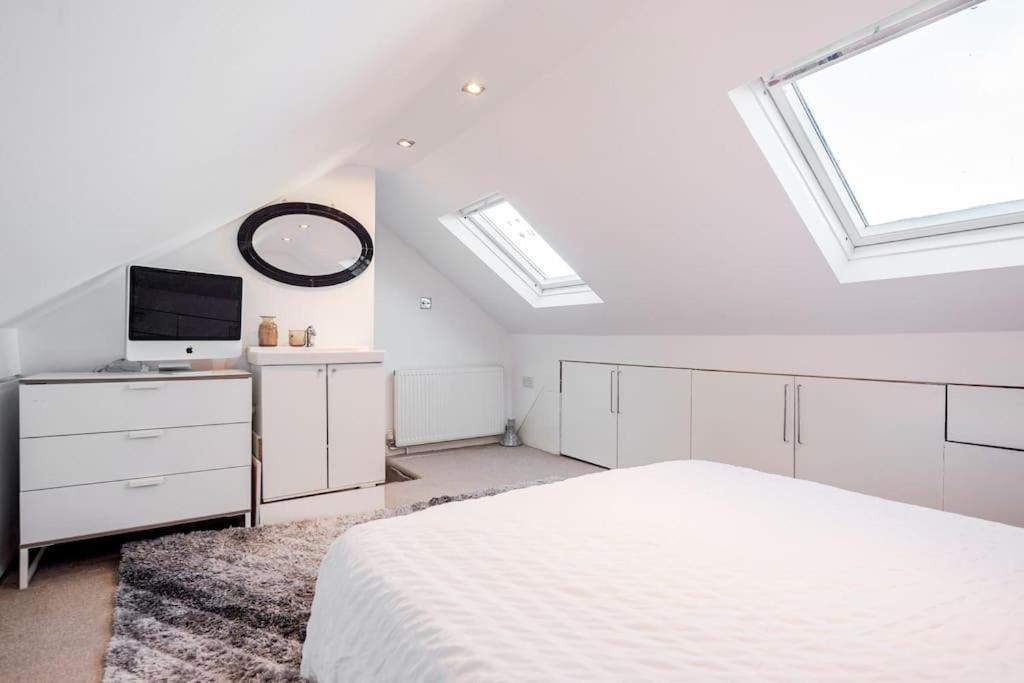 Spacious 5 Bed, 2 Bathrooms House With A Private Garden * Londres