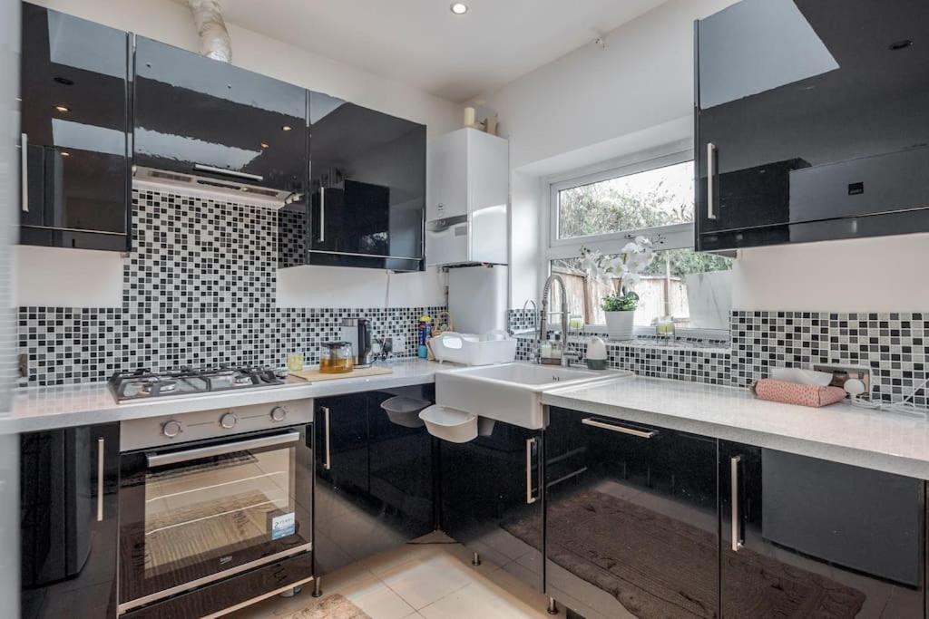 Hébergement de vacances Spacious 5 Bed, 2 Bathrooms House With A Private Garden