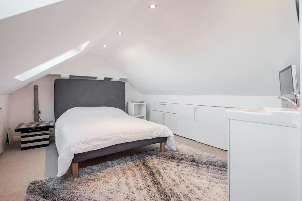 Spacious 5 Bed, 2 Bathrooms House With A Private Garden Hébergement de vacances Londres